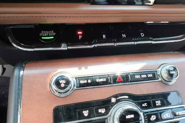 Used Lincoln Aviator 2020 3.0T V6 Four-Wheel Drive Zunya Edition Gear Lever