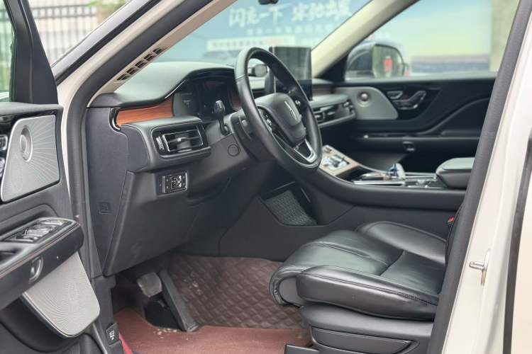 Used Lincoln Aviator 2020 3.0T V6 All-Wheel Drive Executive Version Interior 1