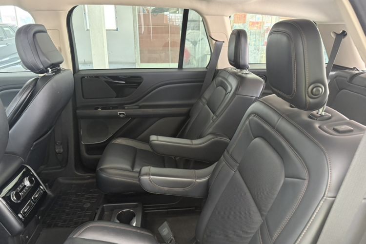 Used Lincoln Aviator 2020 3.0T V6 Four-Wheel Drive Premium Edition Interior 10