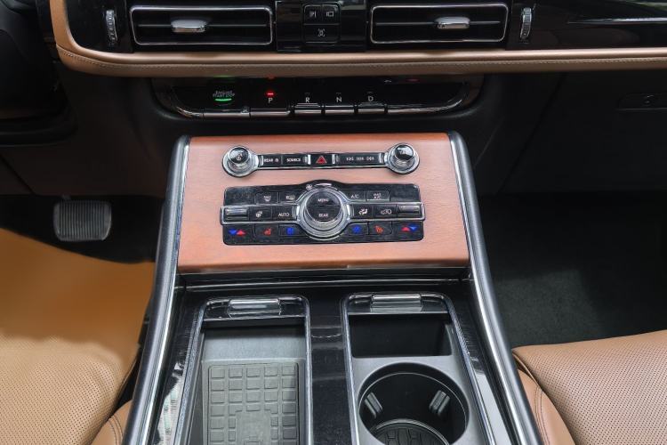 Used Lincoln Aviator 2020 3.0T V6 All-Wheel Drive Executive Version Interior 12