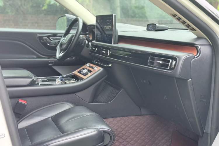 Used Lincoln Aviator 2020 3.0T V6 All-Wheel Drive Executive Version Interior 2