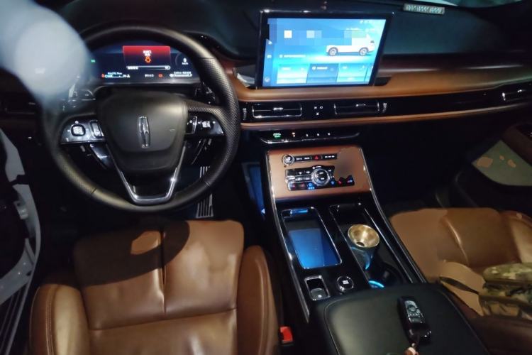 Used Lincoln Aviator 2020 3.0T V6 All-Wheel Drive Executive Version Interior 2