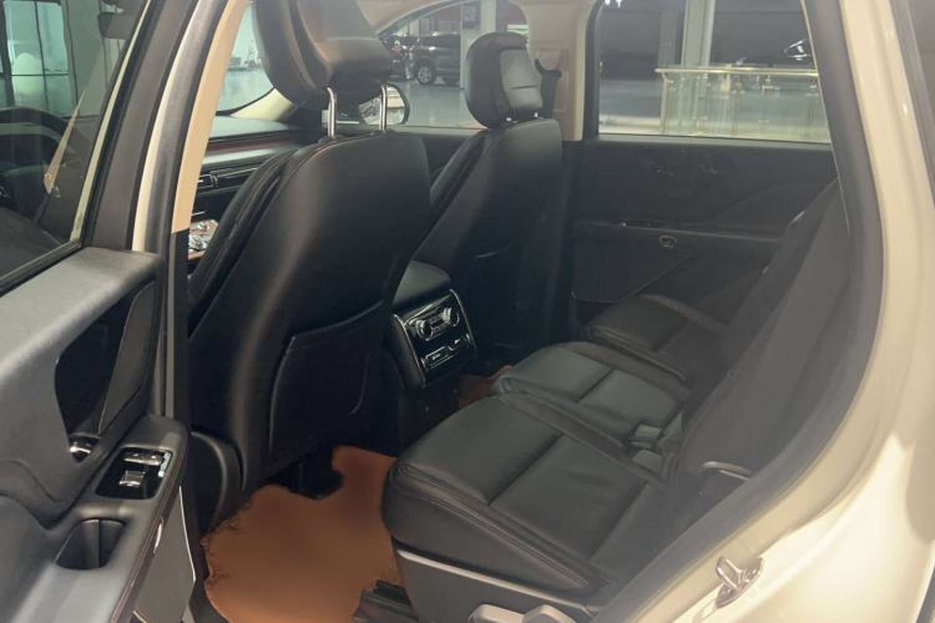Used Lincoln Aviator 2020 3.0T V6 All-Wheel-Drive Premium Edition Interior 3
