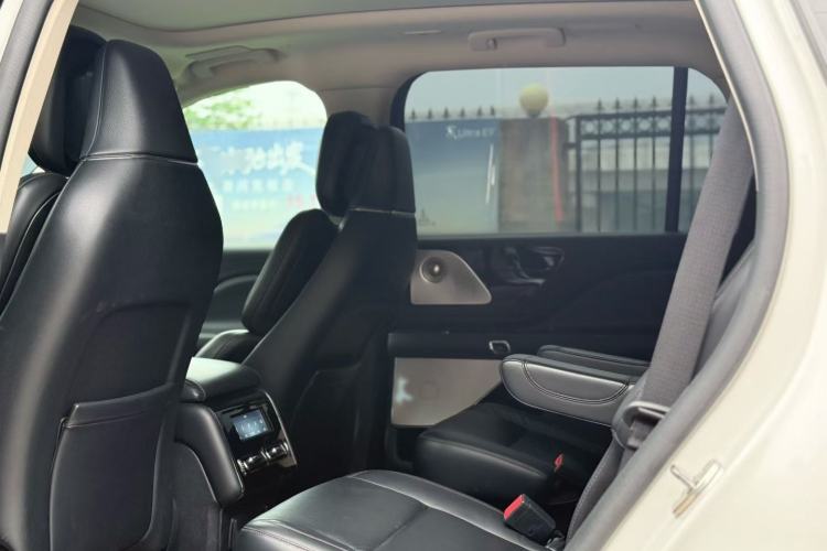 Used Lincoln Aviator 2020 3.0T V6 All-Wheel Drive Executive Version Interior 4