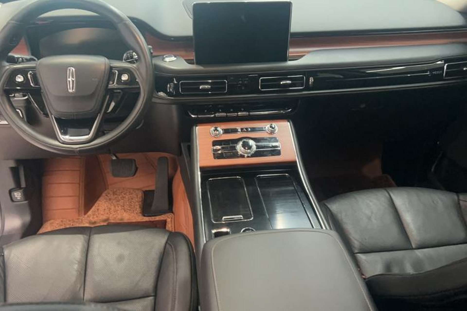 Used Lincoln Aviator 2020 3.0T V6 All-Wheel-Drive Premium Edition Interior 4