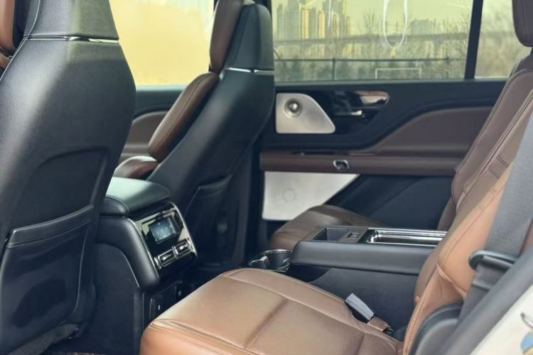 Used Lincoln Aviator 2020 3.0T V6 All-Wheel Drive Executive Version Interior 4