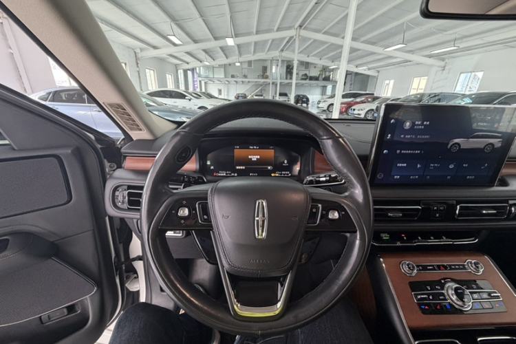 Used Lincoln Aviator 2020 3.0T V6 Four-Wheel Drive Premium Edition Interior 4
