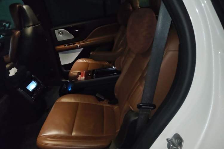 Used Lincoln Aviator 2020 3.0T V6 All-Wheel Drive Executive Version Interior 4