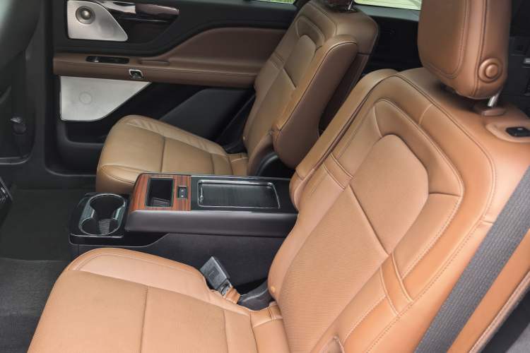 Used Lincoln Aviator 2020 3.0T V6 All-Wheel Drive Executive Version Interior 5