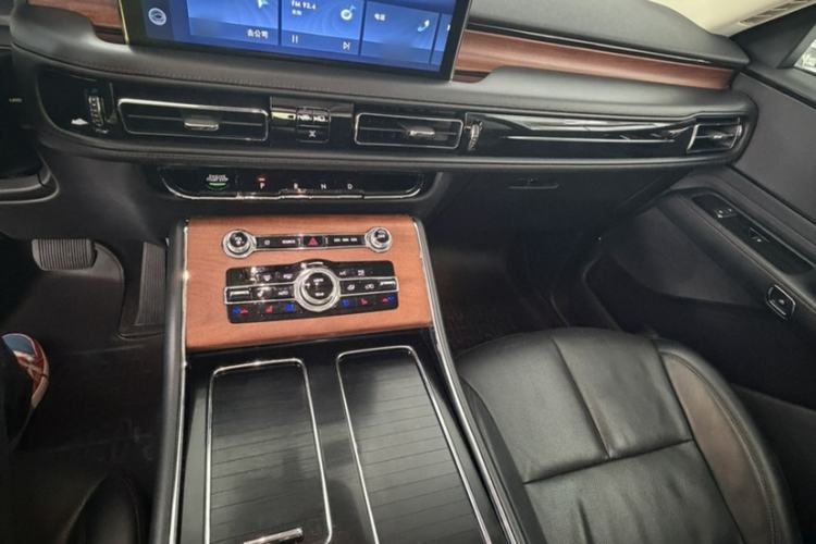 Used Lincoln Aviator 2020 3.0T V6 Four-Wheel Drive Premium Edition Interior 5