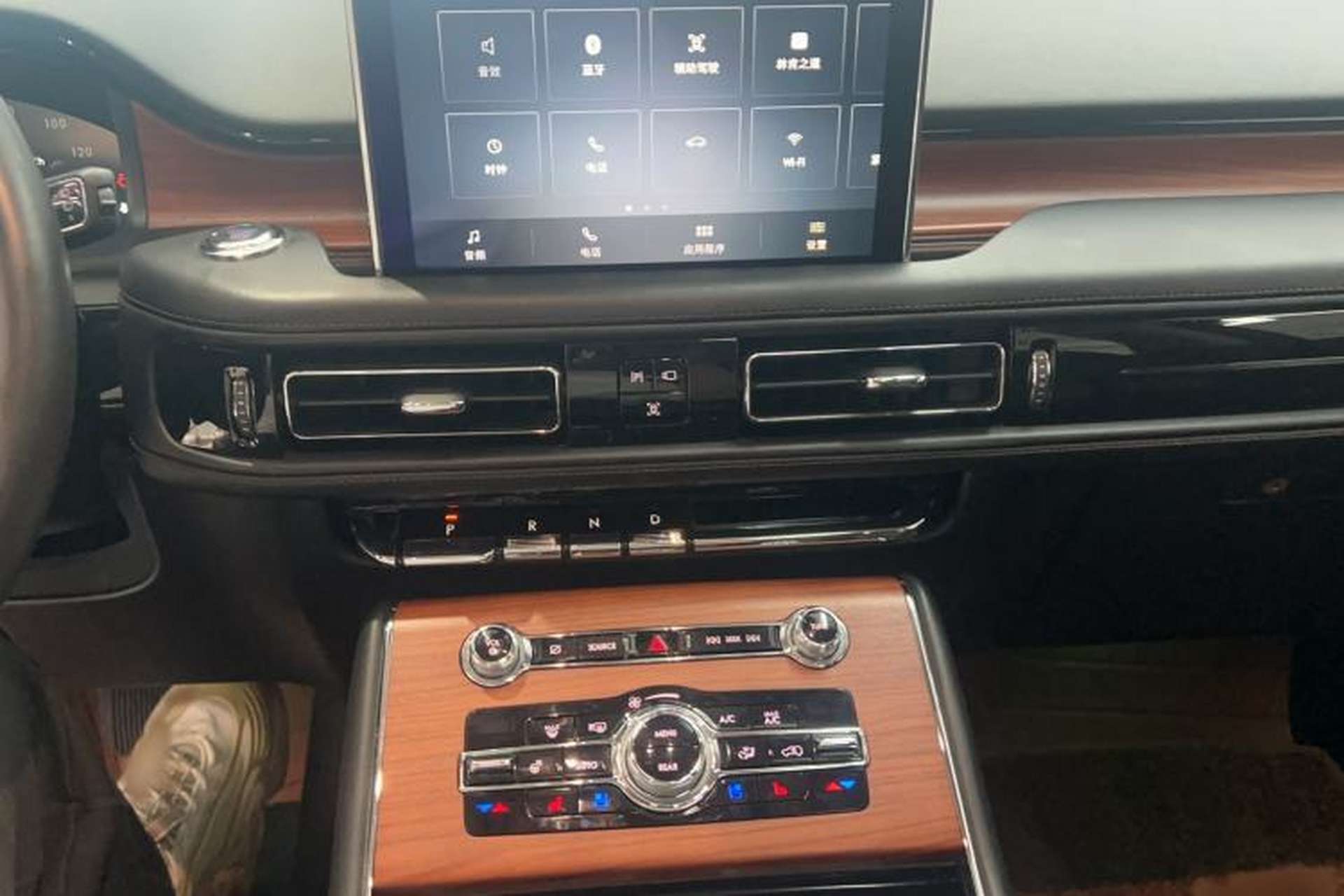 Used Lincoln Aviator 2020 3.0T V6 All-Wheel-Drive Premium Edition Interior 7