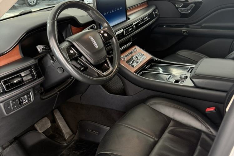 Used Lincoln Aviator 2020 3.0T V6 Four-Wheel Drive Premium Edition Interior 7
