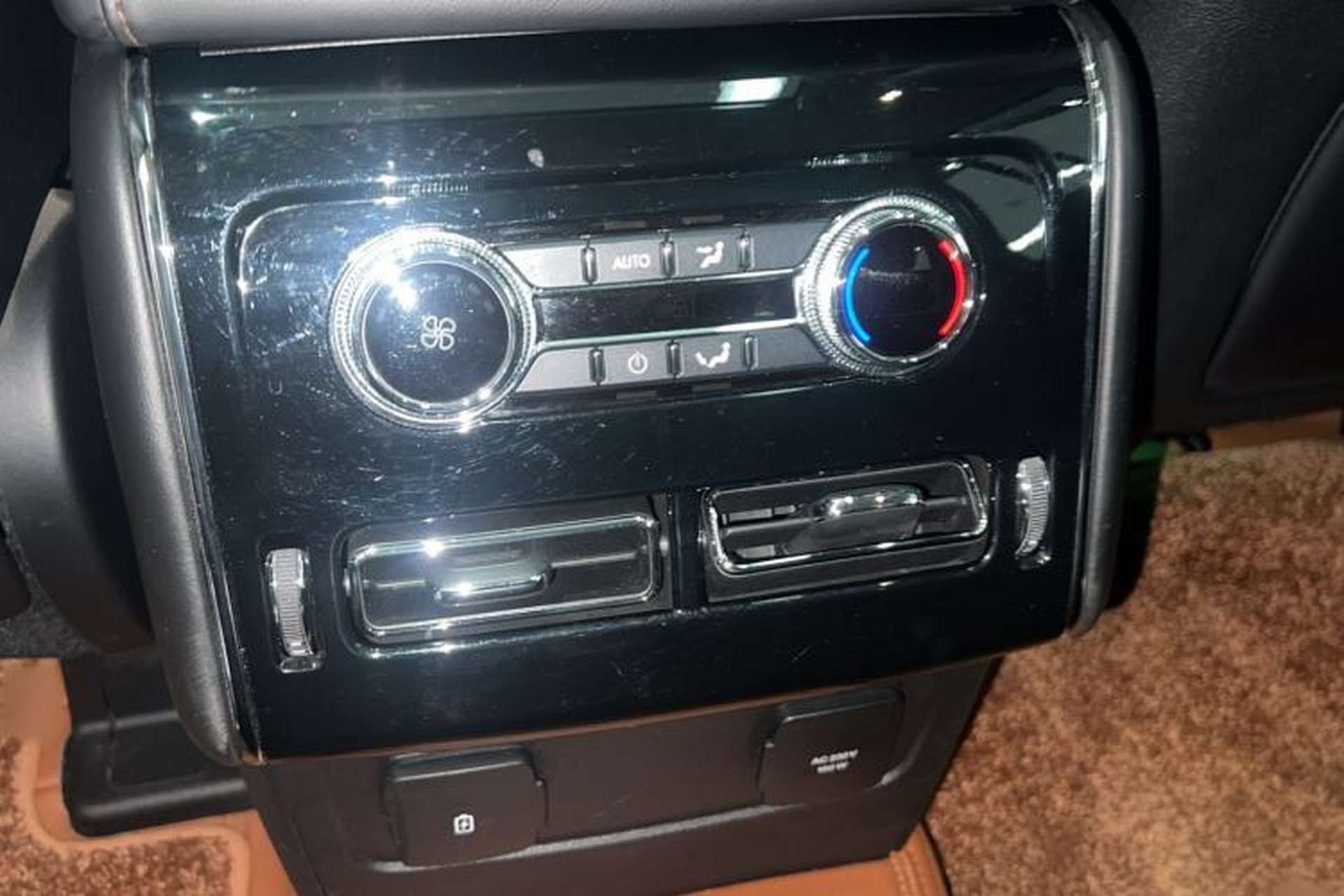 Used Lincoln Aviator 2020 3.0T V6 All-Wheel-Drive Premium Edition Interior 8