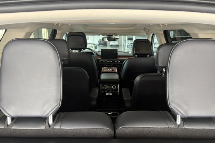 Used Lincoln Aviator 2020 3.0T V6 Four-Wheel Drive Premium Edition Interior 8