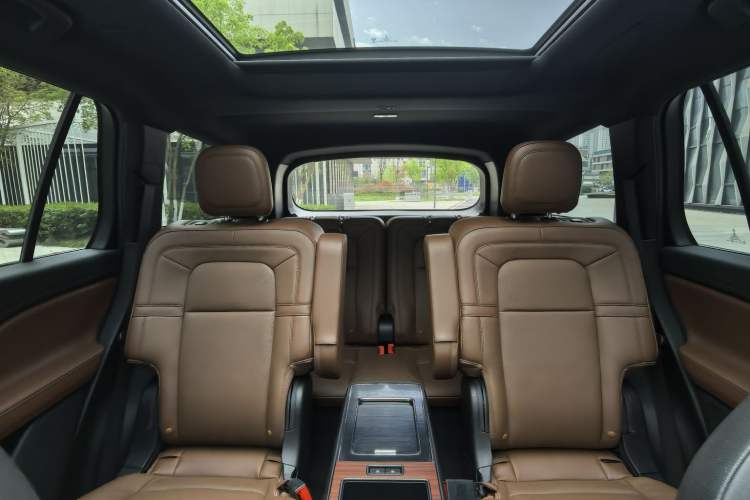 Used Lincoln Aviator 2020 3.0T V6 All-Wheel Drive Executive Version Interior 9