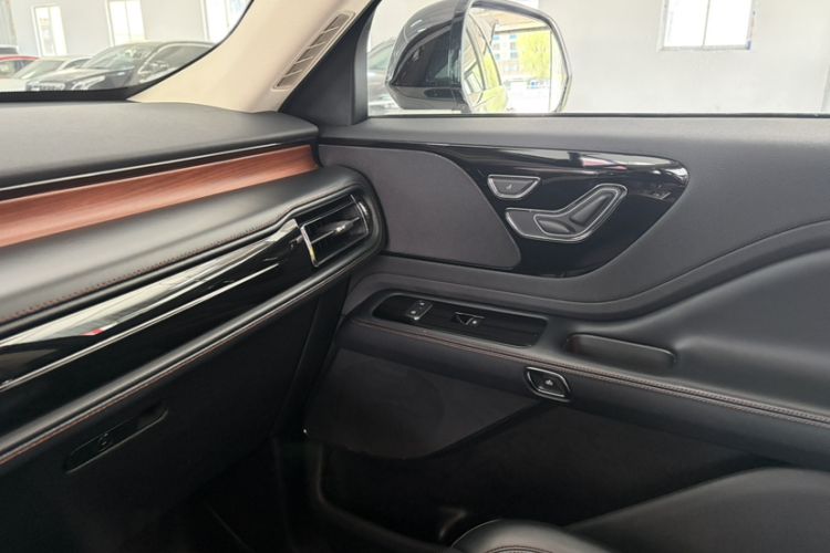 Used Lincoln Aviator 2020 3.0T V6 Four-Wheel Drive Premium Edition Interior 9