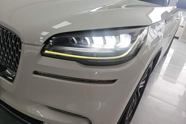 Used Lincoln Aviator 2020 3.0T V6 All-Wheel-Drive Premium Edition Left Front Headlight