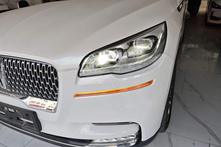 Used Lincoln Aviator 2020 3.0T V6 All-Wheel Drive Executive Version Left Front Headlight