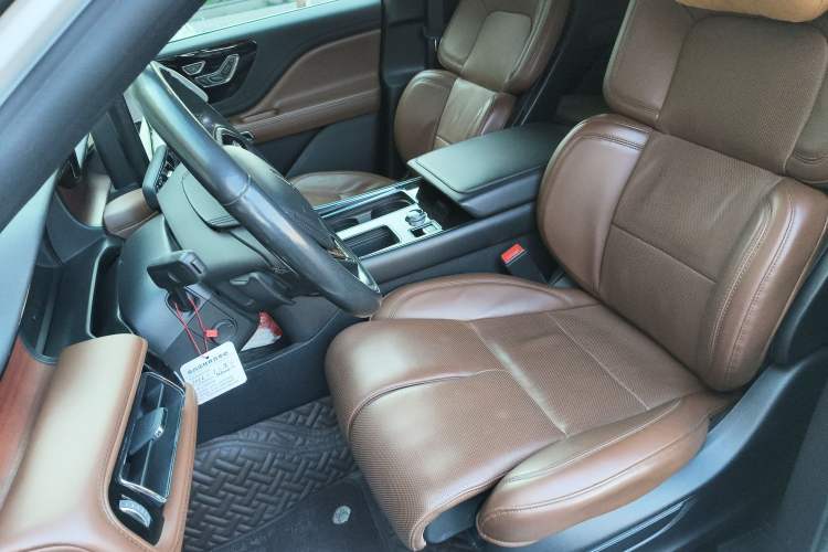 Used Lincoln Aviator 2020 3.0T V6 All-Wheel Drive Executive Version Left Front Seat