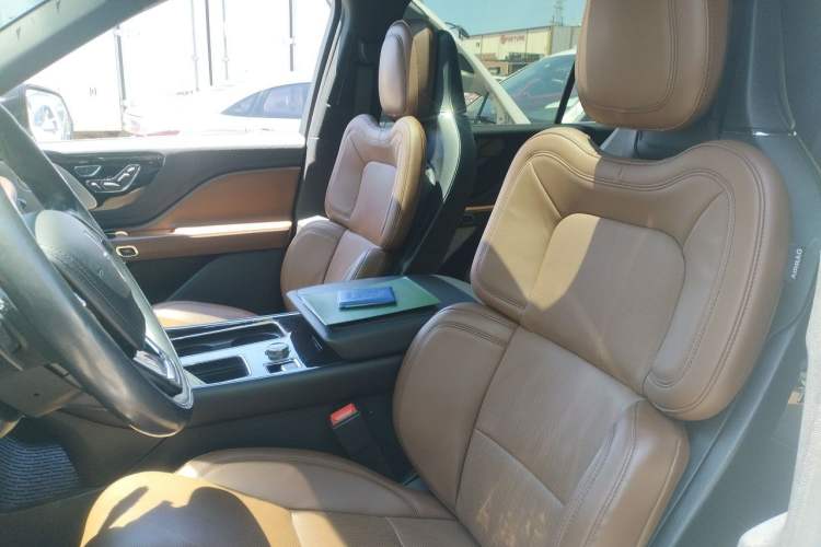 Used Lincoln Aviator 2020 3.0T V6 All-Wheel Drive Executive Version Left Front Seat