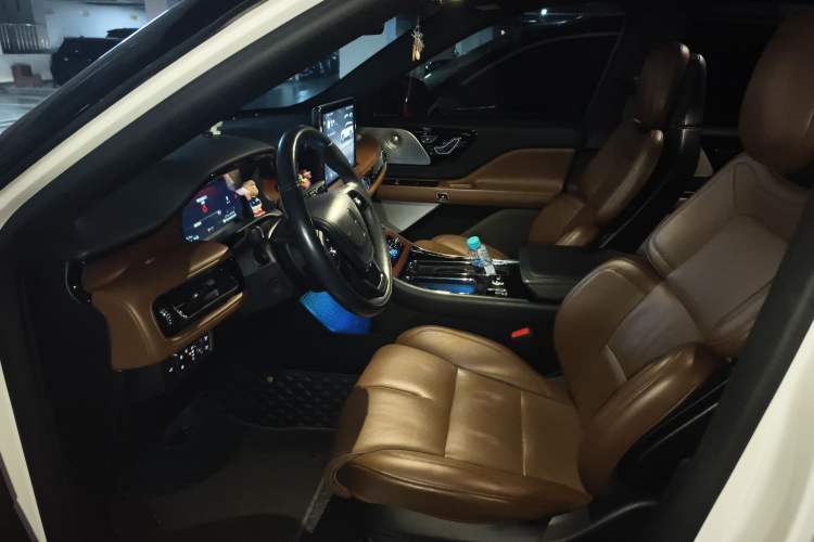 Used Lincoln Aviator 2020 3.0T V6 All-Wheel Drive Executive Version Left Front Seat
