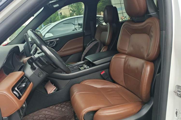 Used Lincoln Aviator 2020 3.0T V6 All-Wheel Drive Executive Version Left Front Seat
