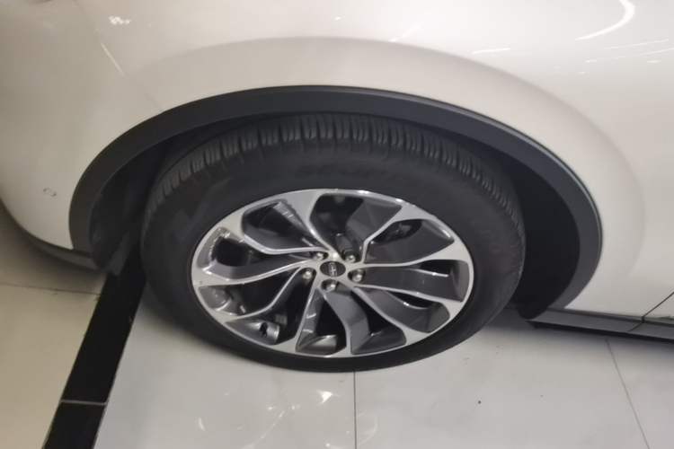 Used Lincoln Aviator 2020 3.0T V6 All-Wheel Drive Executive Version Left Front Wheel Hub