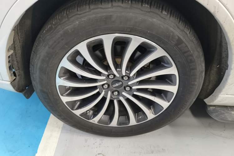 Used Lincoln Aviator 2020 3.0T V6 Four-Wheel Drive Zunya Edition Left Front Wheel Hub