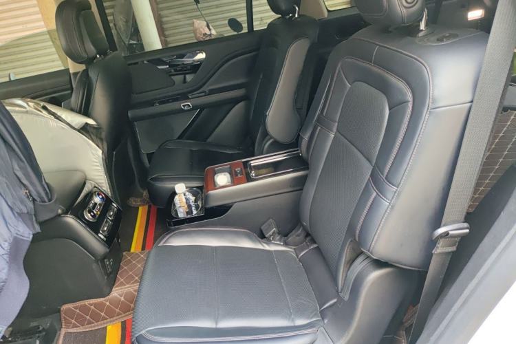 Used Lincoln Aviator 2020 3.0T V6 Four-Wheel Drive Premium Edition Left Rear Seat