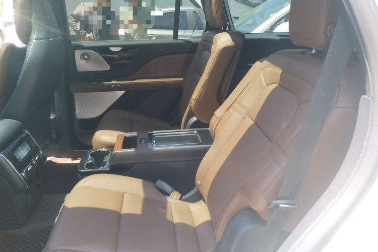 Used Lincoln Aviator 2020 3.0T V6 All-Wheel Drive Executive Version Left Rear Seat