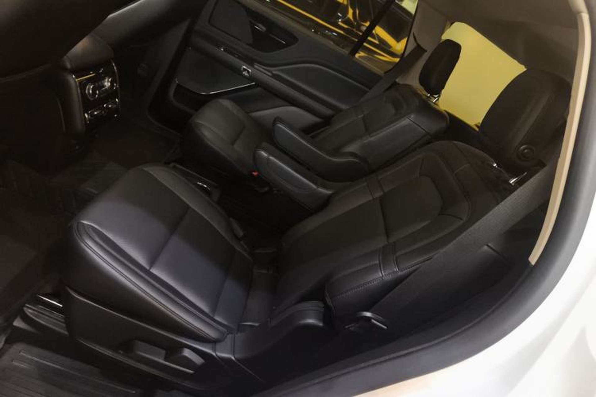 Used Lincoln Aviator 2020 3.0T V6 Four-Wheel Drive Premium Edition Left Rear Seat