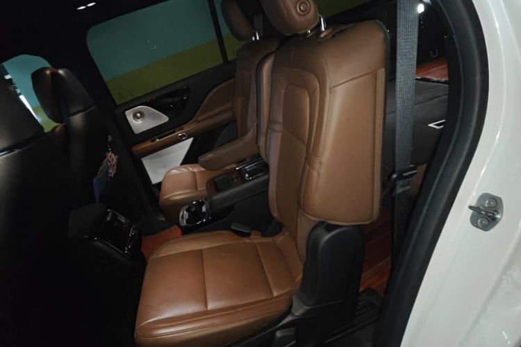Used Lincoln Aviator 2020 3.0T V6 All-Wheel Drive Executive Version Left Rear Seat
