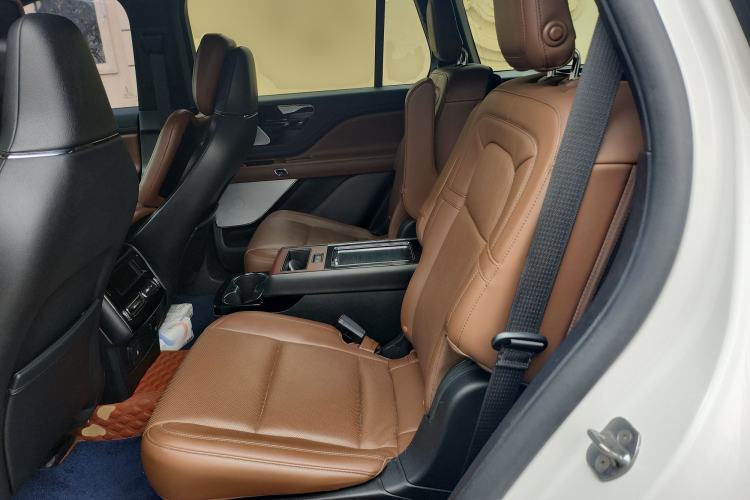 Used Lincoln Aviator 2020 3.0T V6 All-Wheel Drive Executive Version Left Rear Seat