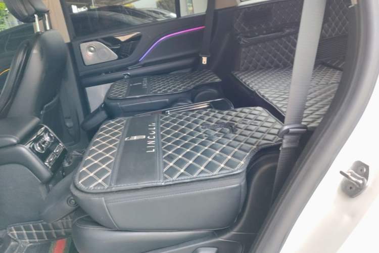 Used Lincoln Aviator 2020 3.0T V6 Four-Wheel Drive Premium Edition Left Rear Seat