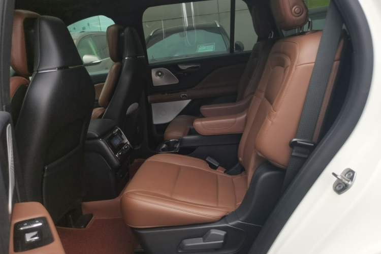 Used Lincoln Aviator 2020 3.0T V6 All-Wheel Drive Executive Version Left Rear Seat