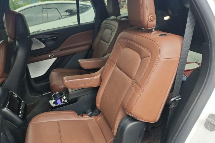 Used Lincoln Aviator 2020 3.0T V6 All-Wheel Drive Executive Version Left Rear Seat