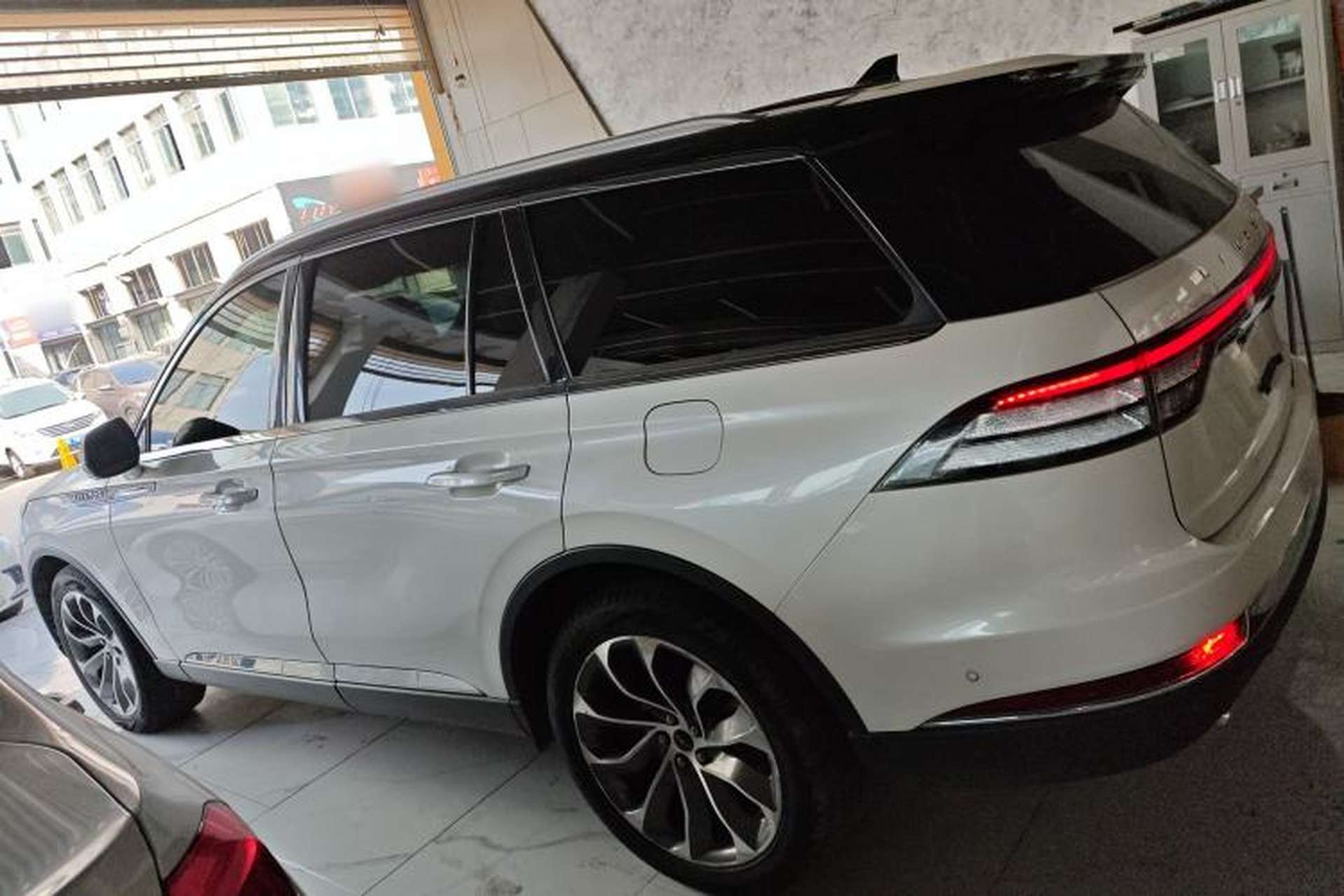 Used Lincoln Aviator 2020 3.0T V6 All-Wheel Drive Executive Version Left Side