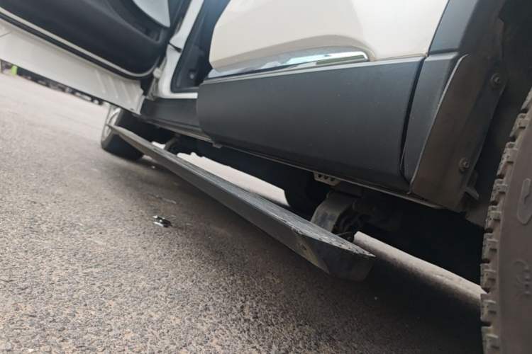 Used Lincoln Aviator 2020 3.0T V6 All-Wheel Drive Executive Version Left Side Sill