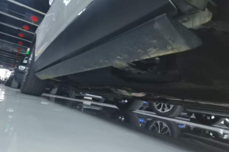 Used Lincoln Aviator 2020 3.0T V6 All-Wheel Drive Executive Version Left Side Sill