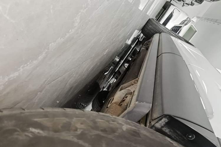 Used Lincoln Aviator 2020 3.0T V6 All-Wheel-Drive Premium Edition Left Side Sill