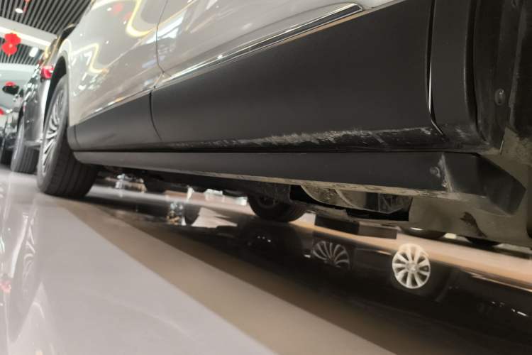 Used Lincoln Aviator 2020 3.0T V6 Four-Wheel Drive Premium Edition Left Side Sill