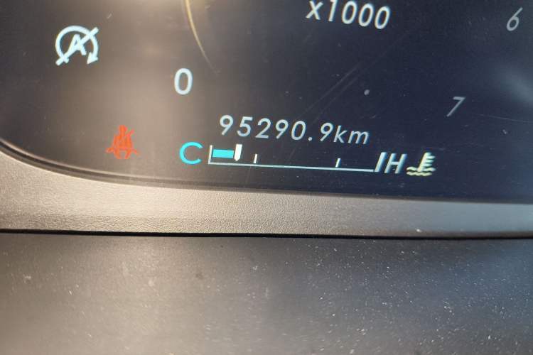 Used Lincoln Aviator 2020 3.0T V6 All-Wheel Drive Executive Version Odometer Close Up