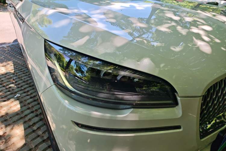 Used Lincoln Aviator 2020 3.0T V6 All-Wheel-Drive Luxury Edition Right Front Headlight