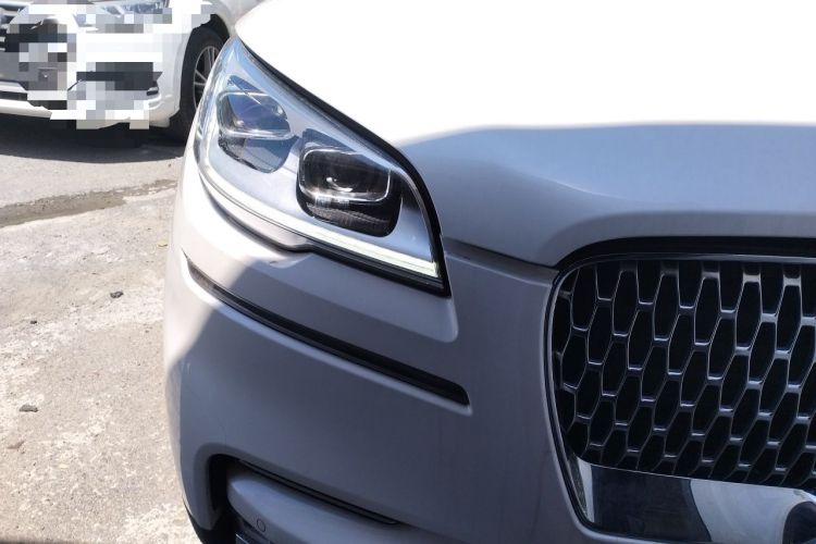 Used Lincoln Aviator 2020 3.0T V6 All-Wheel Drive Executive Version Right Front Headlight