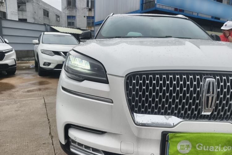 Used Lincoln Aviator 2020 3.0T V6 All-Wheel-Drive Premium Edition Right Front Headlight