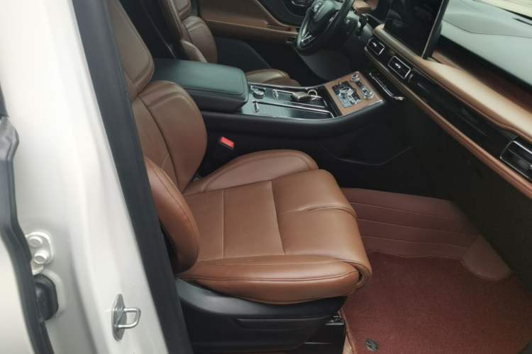 Used Lincoln Aviator 2020 3.0T V6 All-Wheel Drive Executive Version Right Front Seat