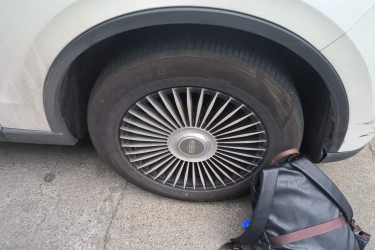 Used Lincoln Aviator 2020 3.0T V6 Four-Wheel Drive Premium Edition Right Front Wheel Hub