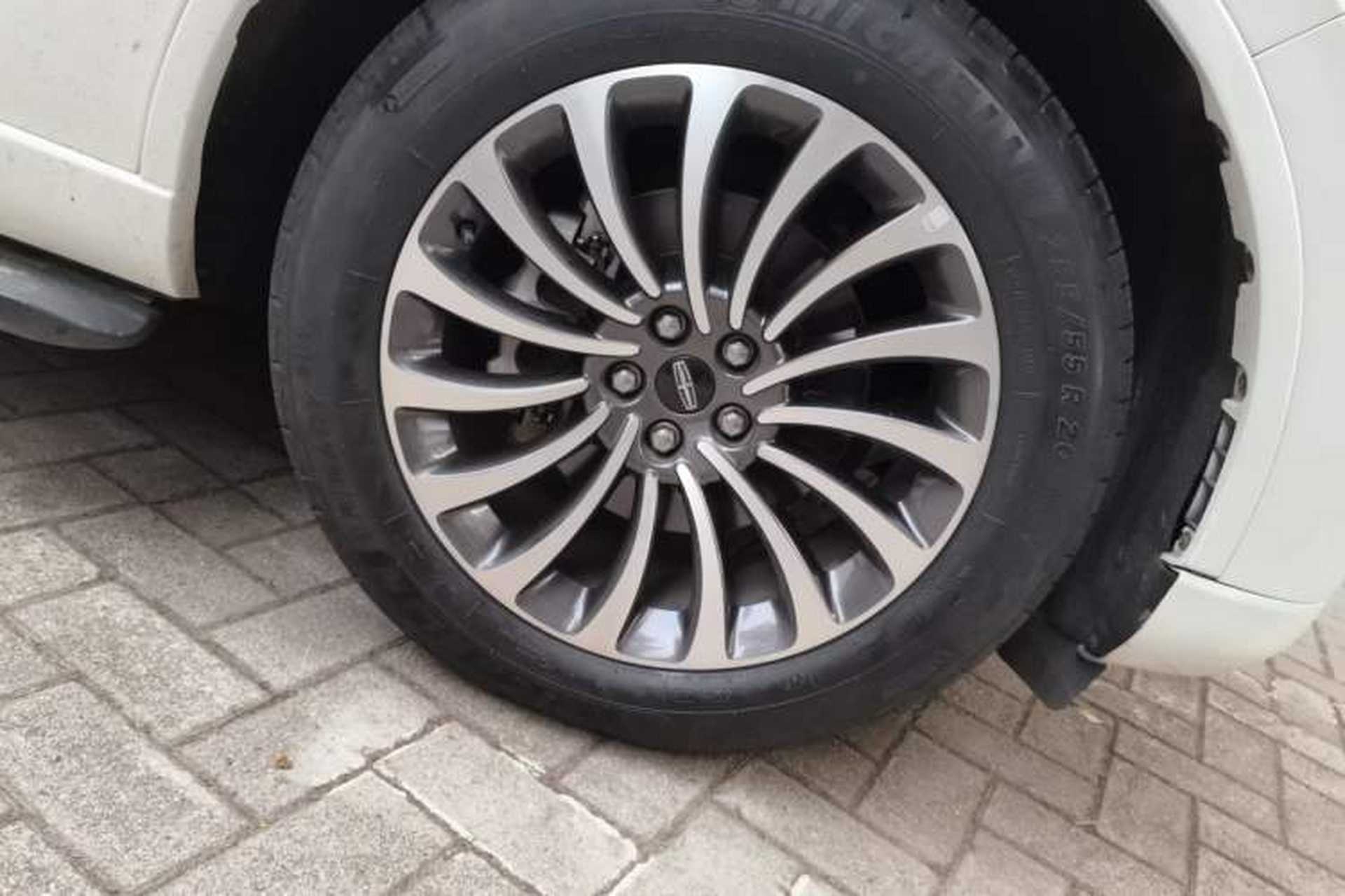 Used Lincoln Aviator 2020 3.0T V6 Four-Wheel Drive Zunya Edition Right Front Wheel Hub