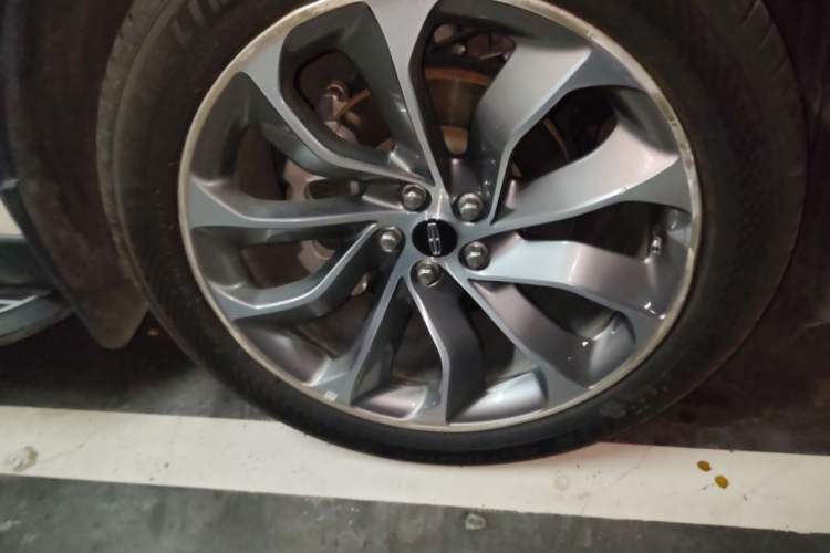 Used Lincoln Aviator 2020 3.0T V6 All-Wheel Drive Executive Version Right Front Wheel Hub