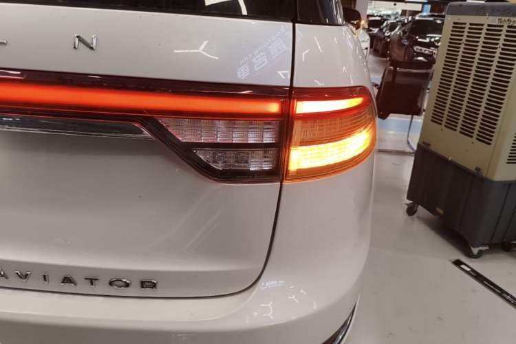 Used Lincoln Aviator 2020 3.0T V6 Four-Wheel Drive Zunya Edition Right Rear Taillight